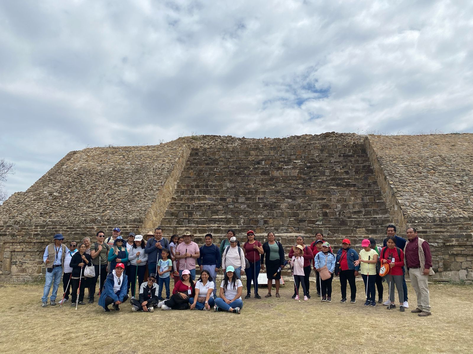 Turistas en Monte Albán